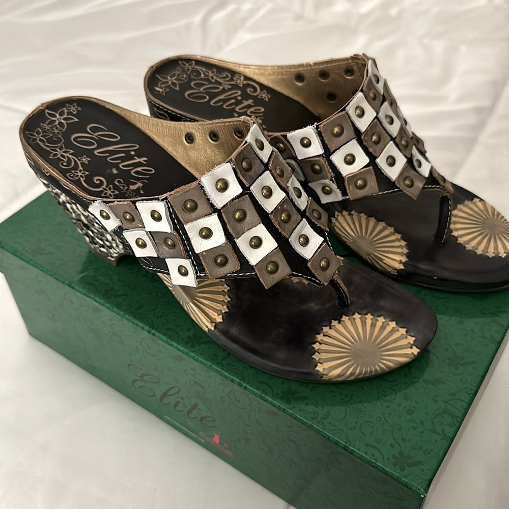 Metallic/black/white sandals